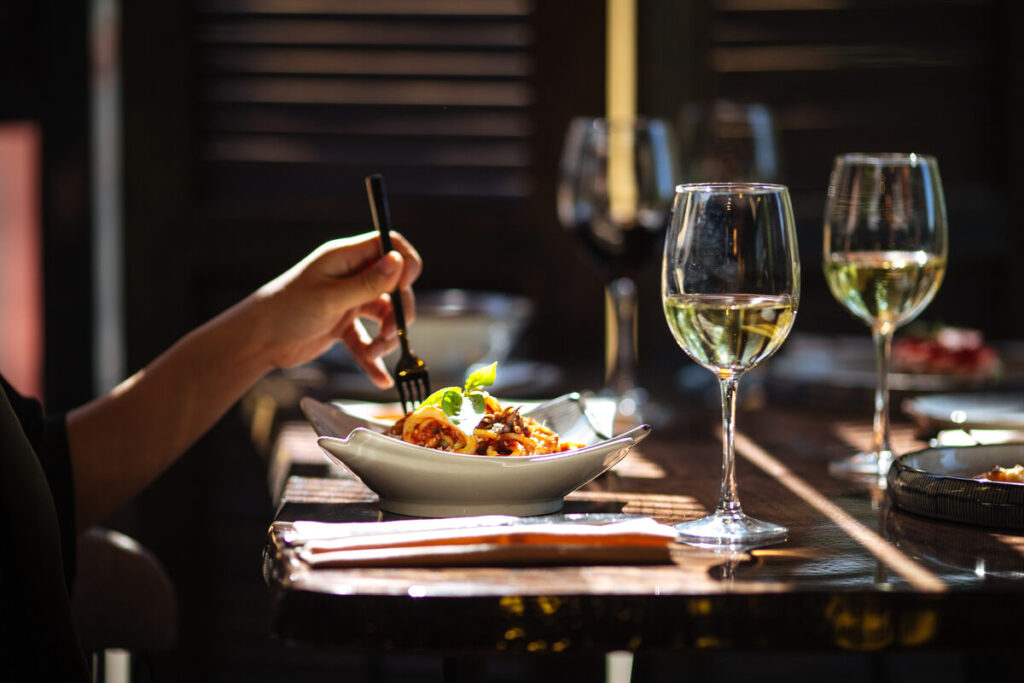 A Foodie’s Guide to Dining in Buffalo’s Delaware District: From Local Legends to Hidden Gems